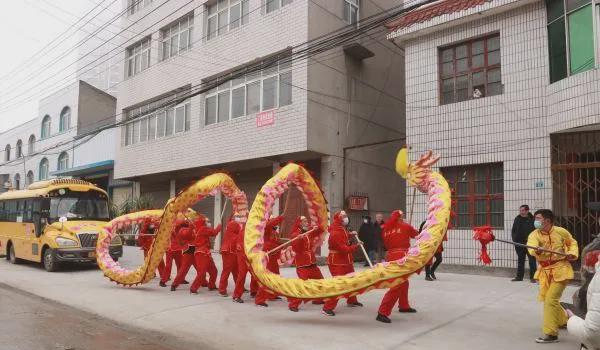 “迎春接?！比俏椠埼瑾{表演活動舉行！(圖2)